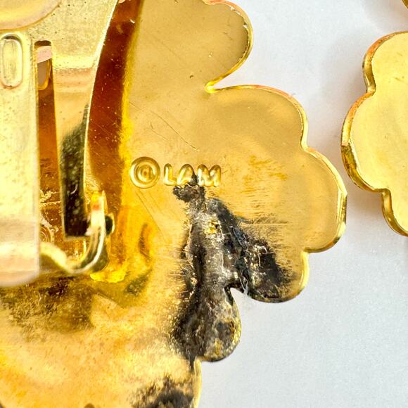 Vintage Etched Hibiscus Gold Tone Clip On Earrings Tropic Floral Vacation Beach - Picture 6 of 11